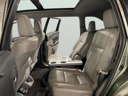 Used 2015 Toyota Highlander Limited Platinum image 10