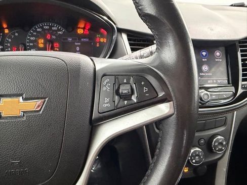 Used 2020 Chevrolet Trax LT w/ Driver Confidence Package AWD/4WD image 12
