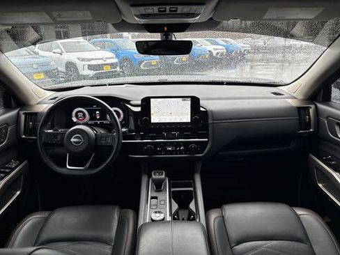 Used 2024 Nissan Pathfinder Platinum w/ Lighting Package (N93) image 43