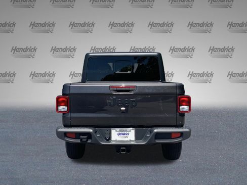 Used 2022 Jeep Gladiator Sport image 8