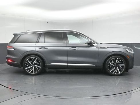Used 2025 Lincoln Aviator Reserve w/ Equipment Group 201A image 8