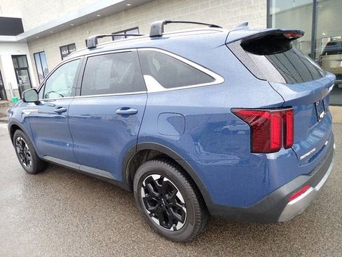 Certified 2024 Kia Sorento S w/ Panoramic Sunroof Package AWD/4WD image 3