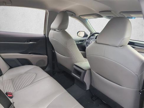 Used 2018 Toyota Camry SE image 17