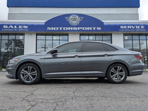 Used 2020 Volkswagen Jetta R-Line FWD image 1