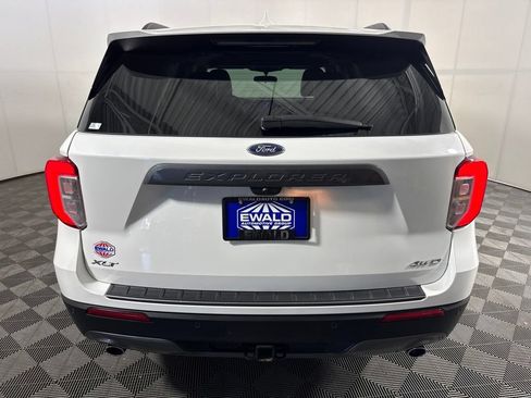 Used 2023 Ford Explorer XLT w/ XLT Sport Appearance Package AWD/4WD image 9