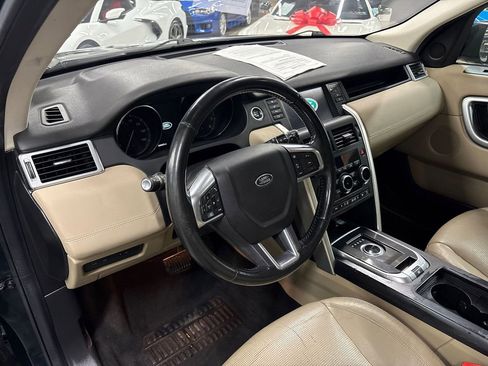 Used 2017 Land Rover Discovery Sport HSE image 36