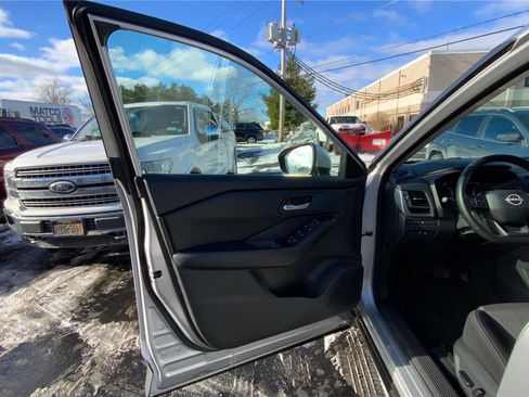 Used 2025 Nissan Rogue SV image 19