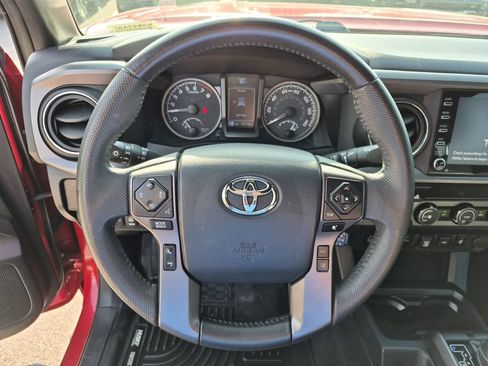 Used 2020 Toyota Tacoma TRD Off-Road w/ Technology Package AWD/4WD image 23