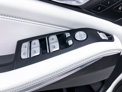 Used 2023 BMW X7 xDrive40i w/ M Sport Package image 32