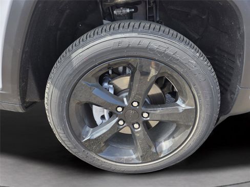 New 2025 Jeep Grand Cherokee Altitude image 37