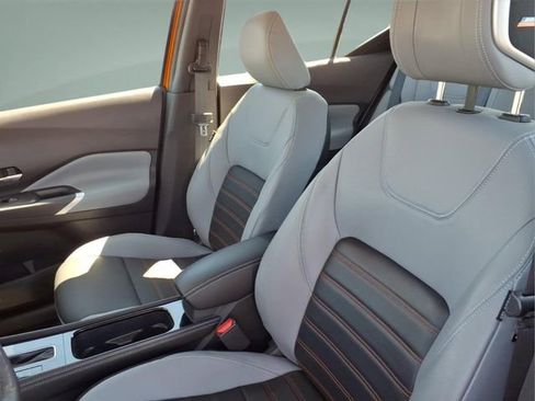 Used 2023 Nissan Kicks SR w/ SR Premium Package FWD image 13