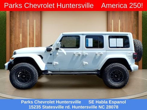 Used 2023 Jeep Wrangler Unlimited Sahara AWD/4WD image 28