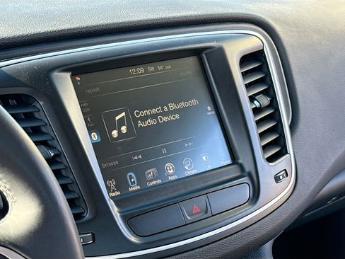 Used 2017 Chrysler 200 Limited Platinum image 9