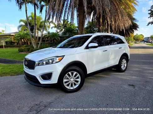 Used 2017 Kia Sorento FWD image 4
