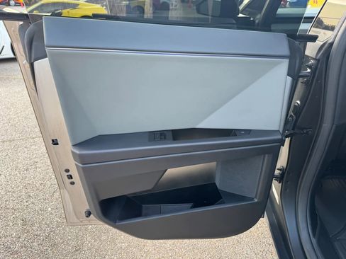 Used 2024 Tesla Cybertruck AWD Crew Cab image 23