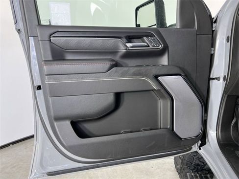 Used 2024 GMC Sierra 2500 AT4X image 23