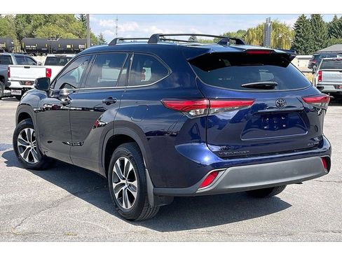 Used 2021 Toyota Highlander XLE AWD/4WD image 13