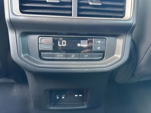 Used 2024 Volkswagen Atlas SE image 13