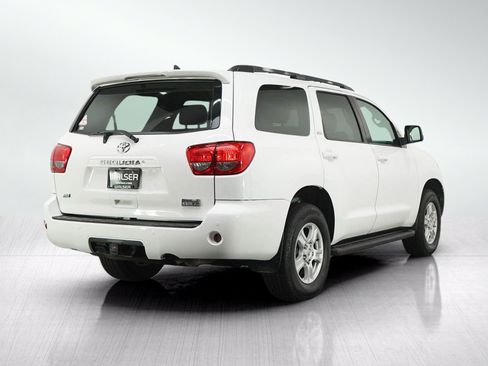 Used 2017 Toyota Sequoia SR5 w/ Premium Package AWD/4WD image 6
