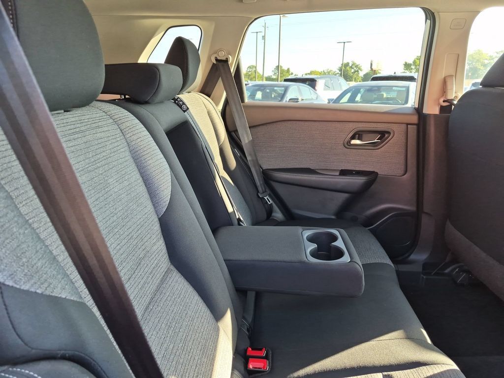 Used 2023 Nissan Rogue SV FWD image 29