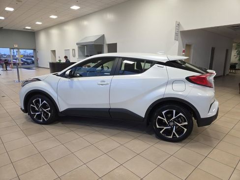 Used 2021 Toyota C-HR XLE image 9