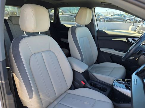 Used 2024 Audi Q4 e-tron Prestige image 37