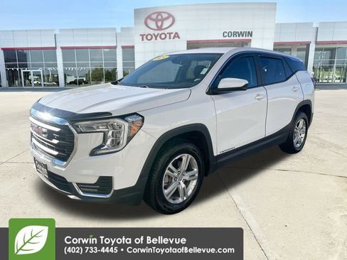 Used 2024 GMC Terrain SLE image 4