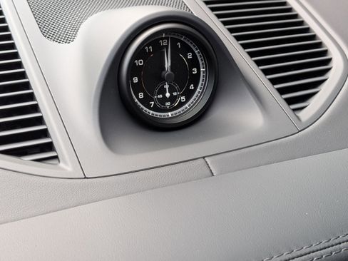 New 2026 Porsche Macan image 22