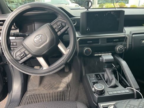 Used 2025 Toyota 4Runner SR5 AWD/4WD image 8
