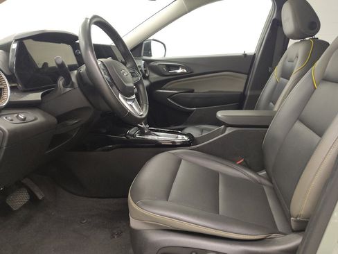 Used 2025 Chevrolet Trax ACTIV w/ Sunroof Package FWD image 17
