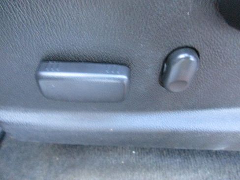 Used 2016 GMC Canyon SLT image 16