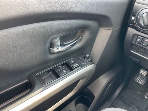 Used 2024 Nissan Titan SV w/ SV Convenience Package image 19