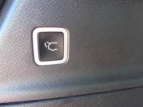 Used 2025 Chrysler Pacifica Select FWD image 29