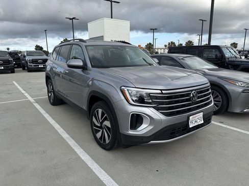 Used 2025 Volkswagen Atlas SE AWD/4WD image 11
