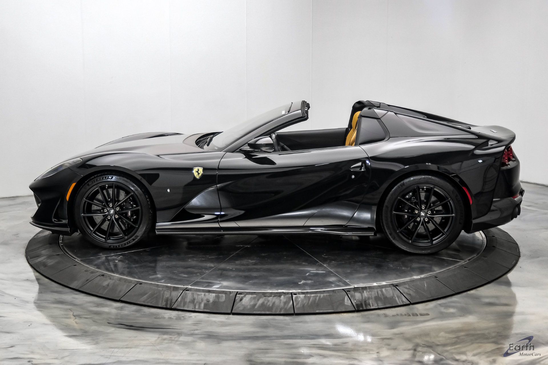 Used 2022 Ferrari 812 GTS RWD image 9