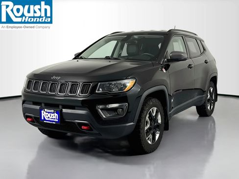 Used 2018 Jeep Compass Trailhawk w/ Leather Interior Group AWD/4WD image 1