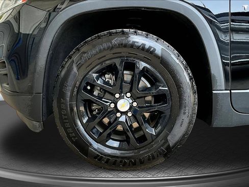 Used 2021 Chevrolet Traverse LS FWD image 30