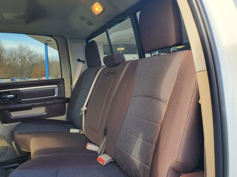 Used 2018 RAM 3500 SLT w/ Luxury Group image 26