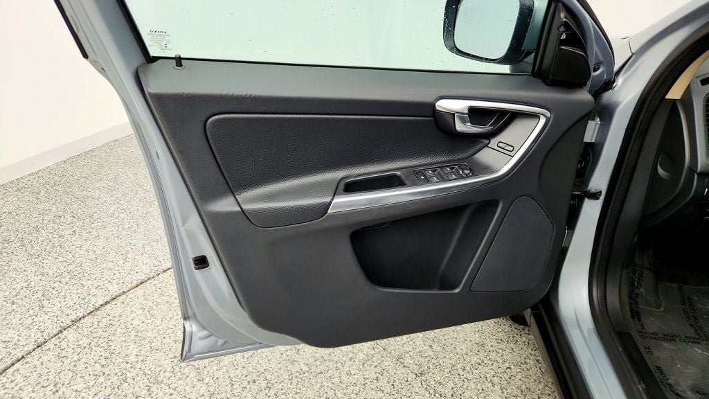 Used 2013 Volvo XC60 T6 AWD/4WD image 11
