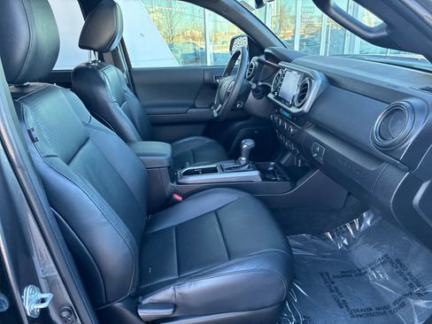 Used 2023 Toyota Tacoma TRD Off-Road image 16