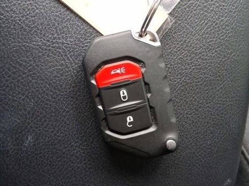 Used 2025 Jeep Wrangler Unlimited Sport AWD/4WD image 19