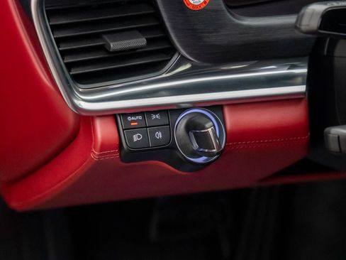 Certified 2022 Porsche Panamera 4 Platinum Edition image 21