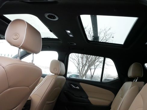 Used 2022 Chevrolet Traverse Premier image 36