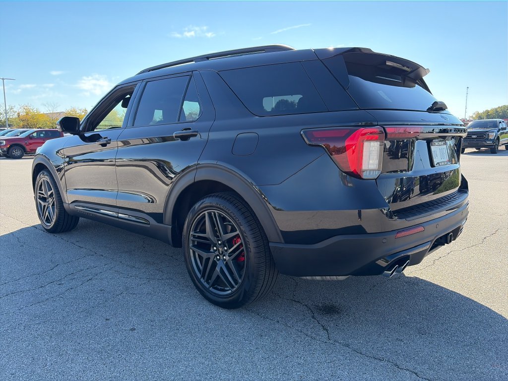 Used 2025 Ford Explorer ST AWD/4WD image 6