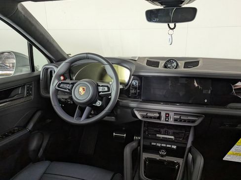 New 2026 Porsche Cayenne GTS image 19