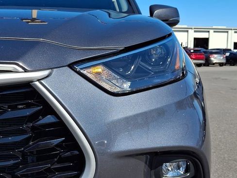 Used 2023 Toyota Highlander XLE image 9