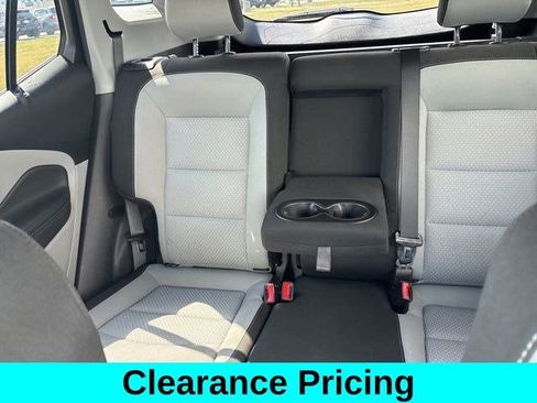 Used 2023 GMC Terrain SLE w/ Driver Convenience Package image 29