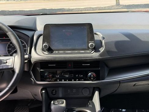 Used 2025 Nissan Rogue SV AWD/4WD image 14