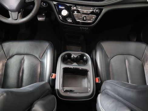 Used 2022 Chrysler Pacifica Touring-L w/ S Appearance Package image 14