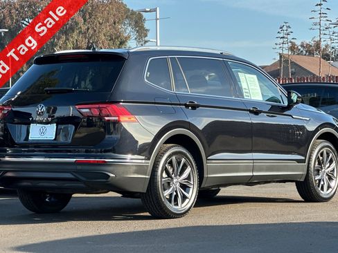 Certified 2022 Volkswagen Tiguan SE w/ Panoramic Sunroof Package image 4